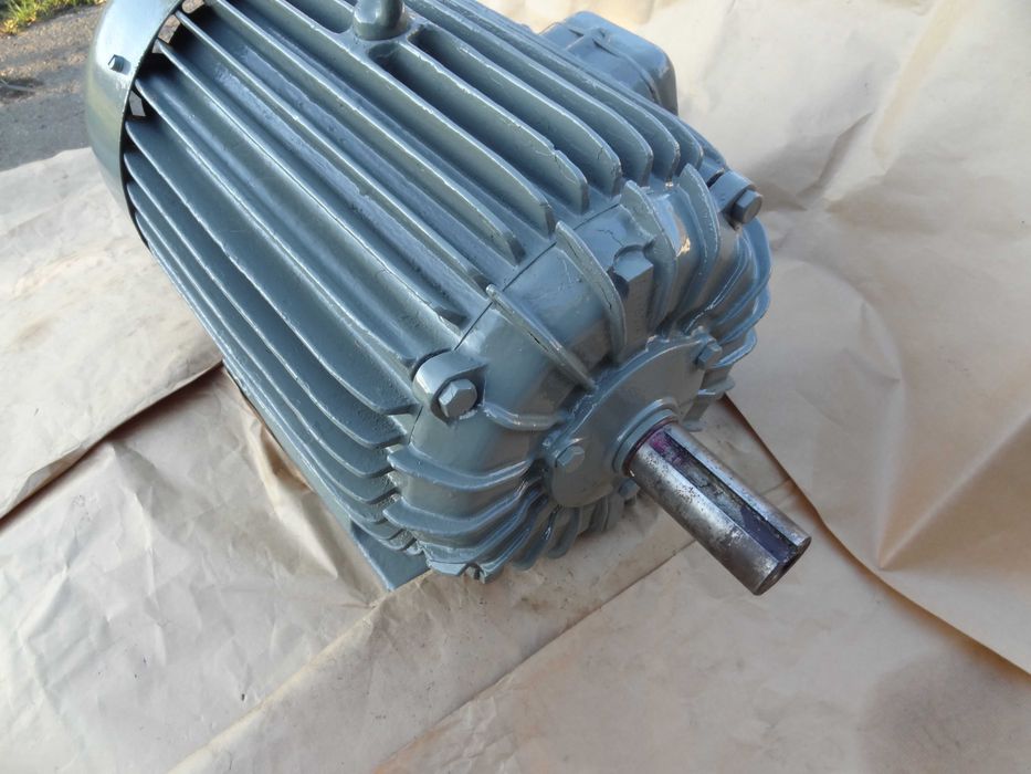 Silnik elektryczny 15kW  średnica wału 48mm waga 200kg Polski INDUKTA