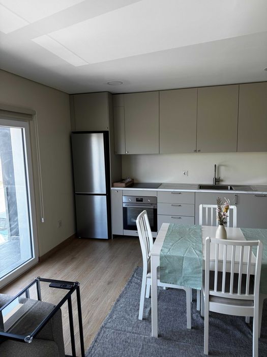 Quarto c/ Cama de Casal e Varanda em T3 a Estrear – Loures (Bairro da Vitória) - Perto Hospital Beatriz Ângelo