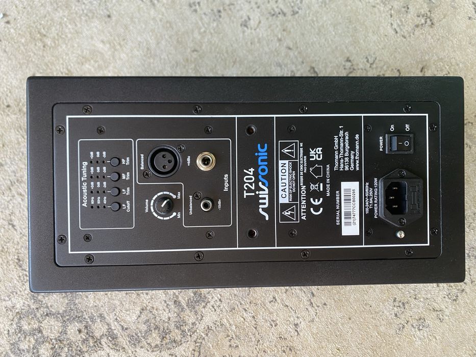 PAR de Colunas de Estúdio Swissonic  T204