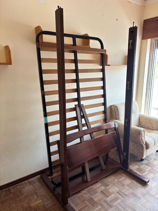 Cama de solteiro e casal com estrado mesa de cabeceira e comoda