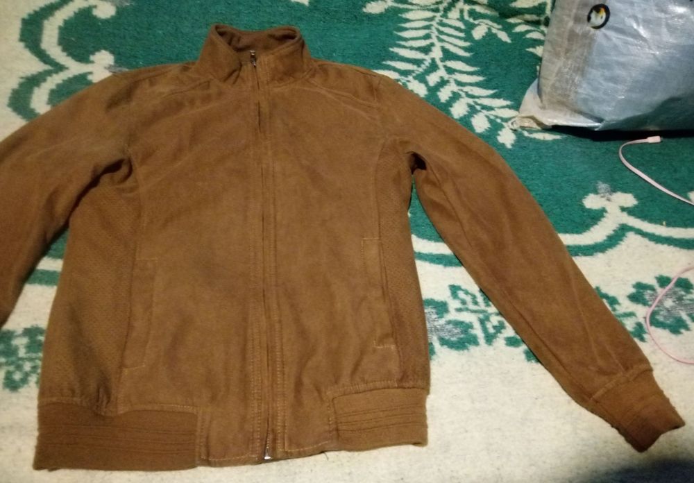 Casaco em camurça tamanho S como novo