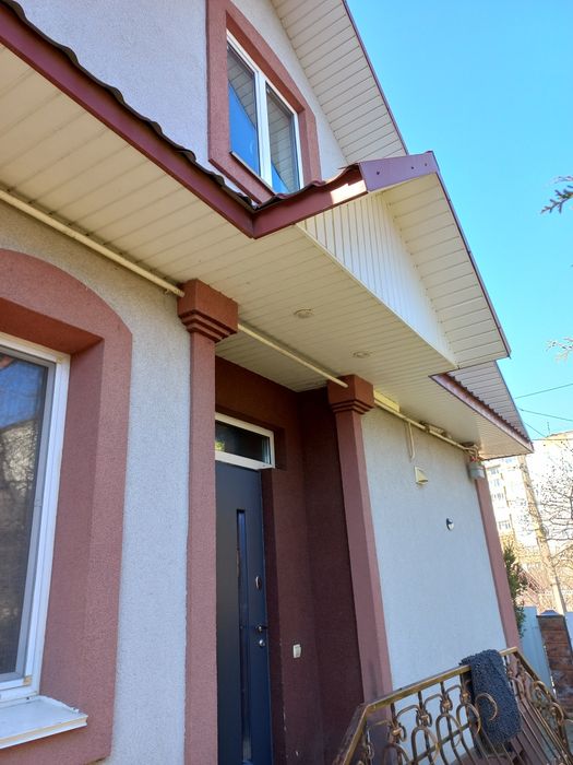 Продам будинок із сонячними батареямии