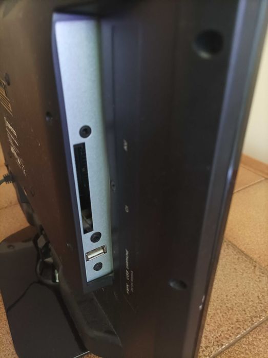 Telewizor Manta LED 19" z funkcją monitora.