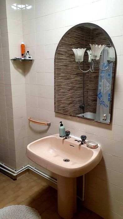 Quarto para estudante com casa de banho privativa