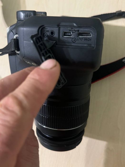 Продам фотоапарат дзеркальний Canon ESO 1200D
