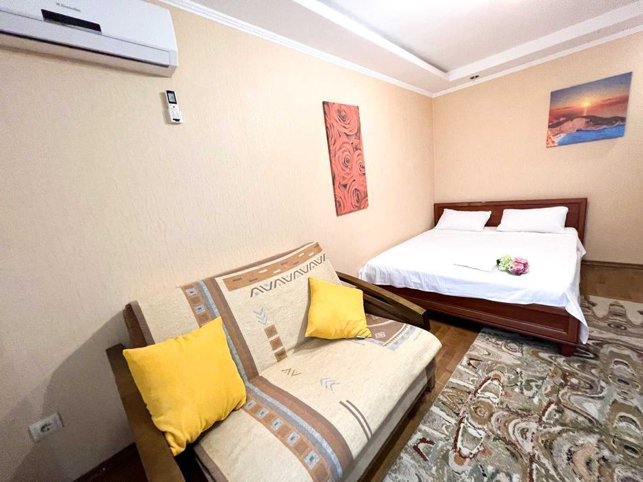 Бульвар Лесі Українки 28, 1к, метро Печерська 3 хв, подобово/погодинно