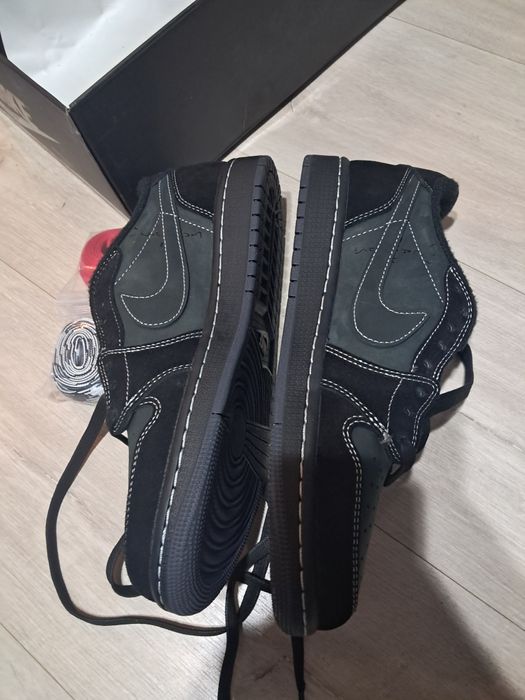 Jordan 1 low travis scott