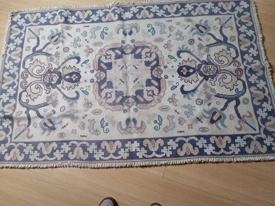 Tapete de Arraiolos genuíno como novo tem 1,73 x 1,13cm pagamento em numerário zona Amadora/Queluz