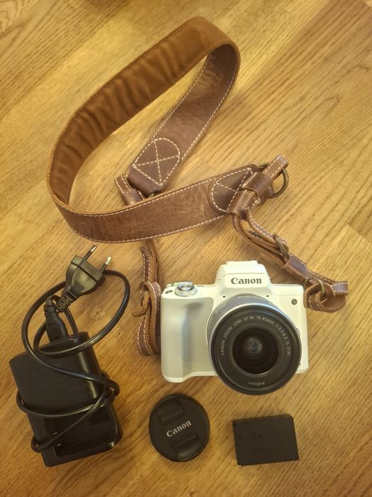 Canon EOS M50 Mark II (2) w kolorze białym