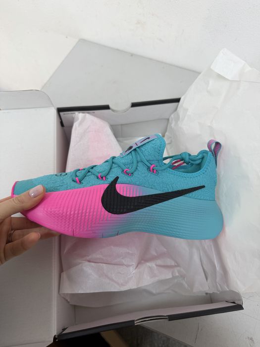 Nike кросівки жіночі