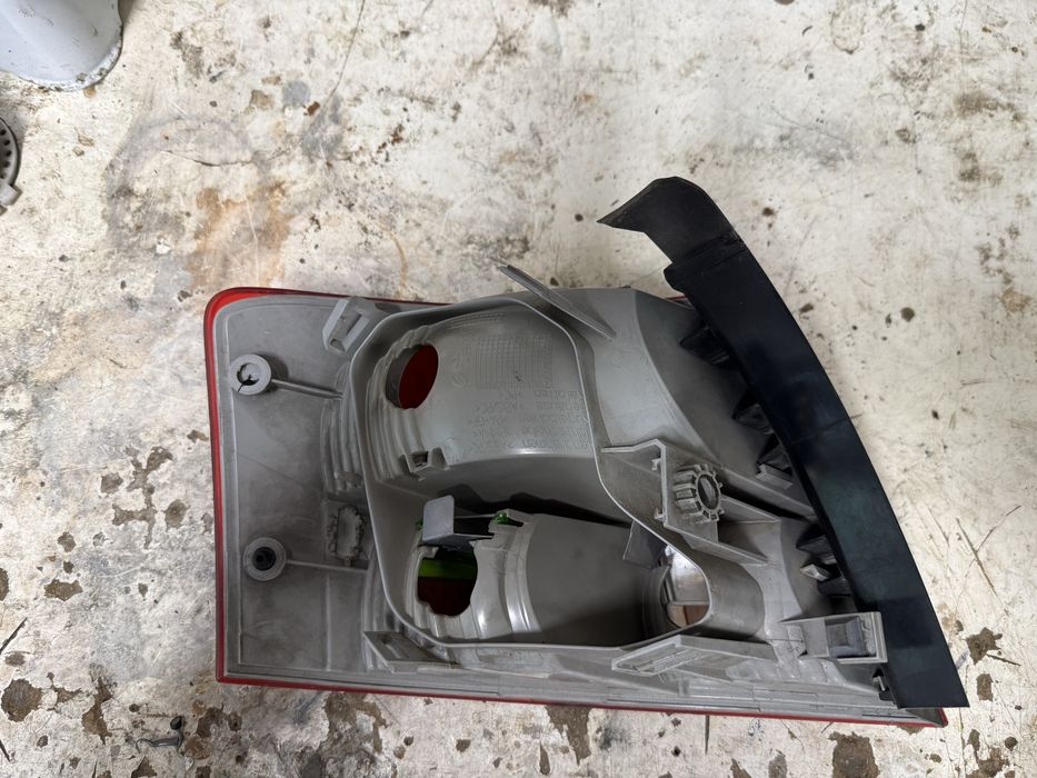 Prawa lampa tylnia audi a4 b7 kombi