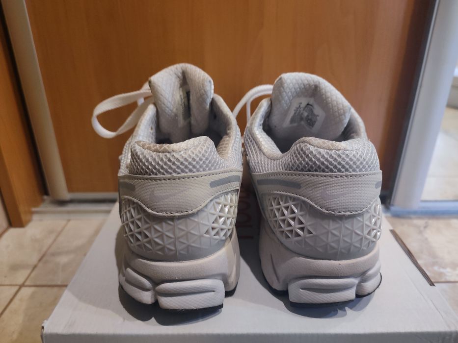 Buty sportowe  NIKE VOMERO 5  rozmiar 41