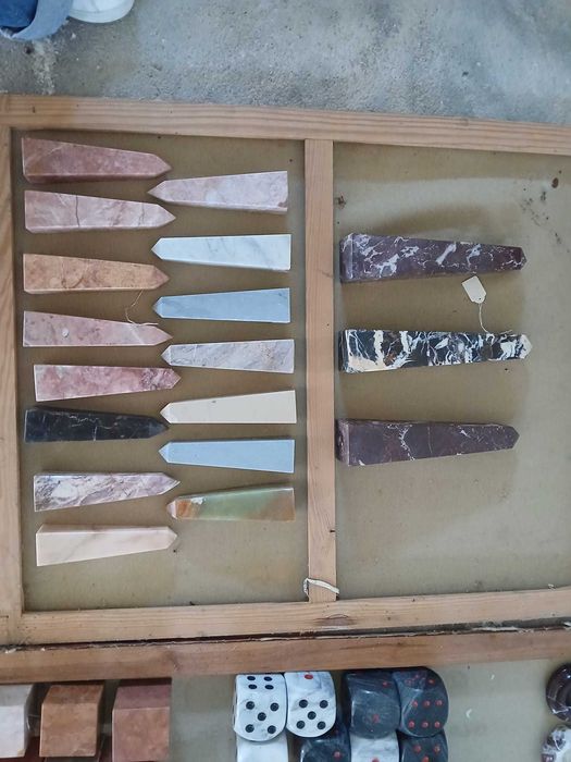 Obeliscos decorarivos em mármore