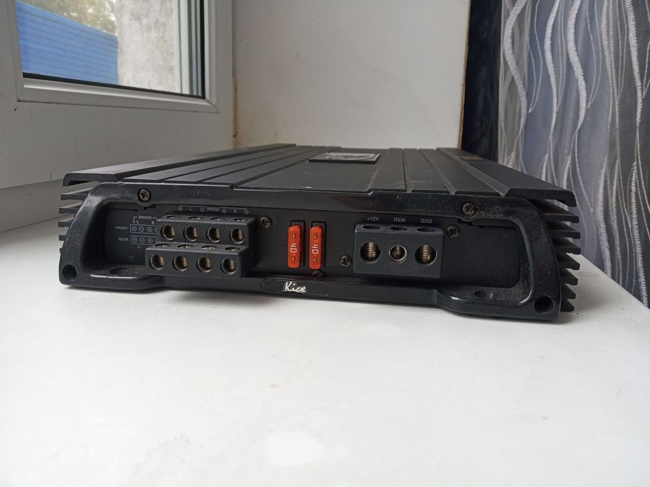 Авто підсилювач звуку для авто.