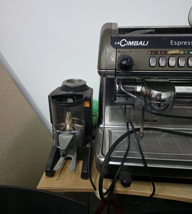 Máquina Profissional de Café La Cimbali M39 Dosatron + Moinho