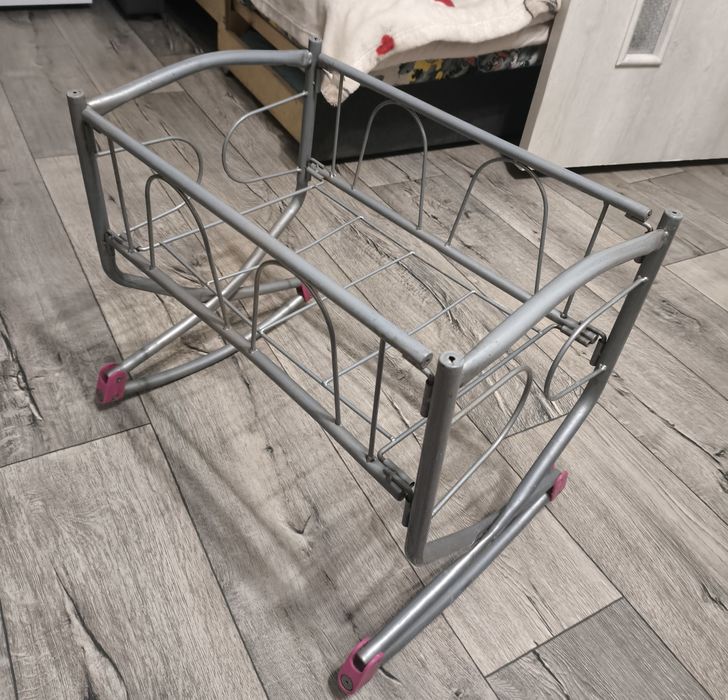 Колиска для ляльки