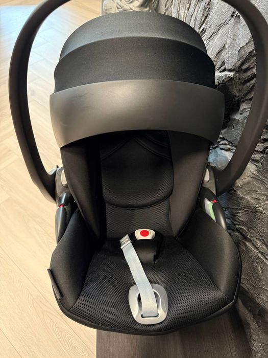 Продам автокресло Cybex