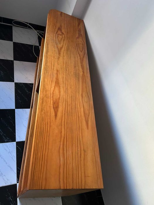 Mesa sem gavetas / aparador