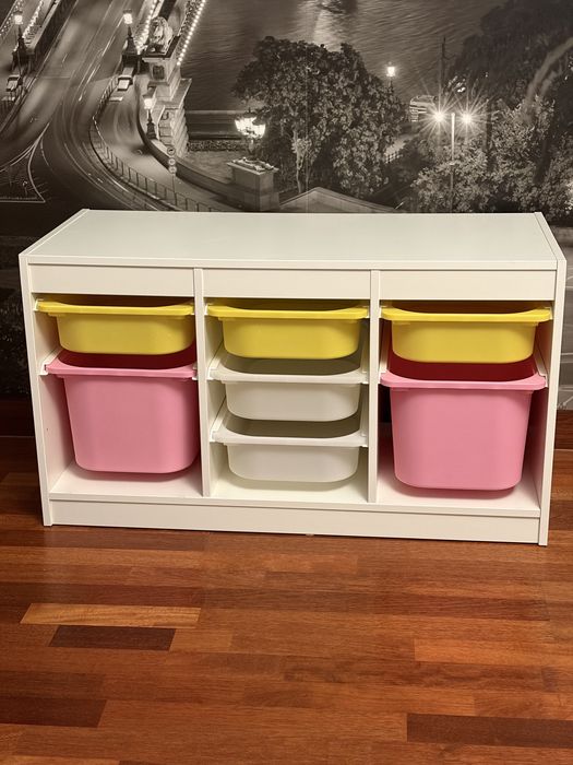 Trofast, Ikea, z pojemnikami