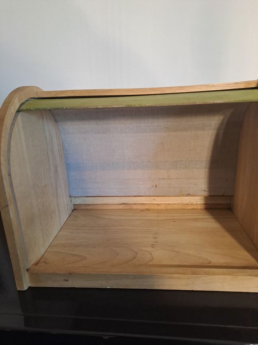 Caixa de pão de madeira