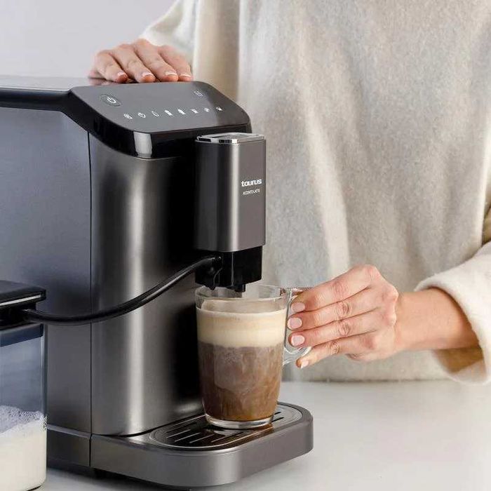 Maquina Café TAURUS Accento Latte 1,5 L 20 Bares com Moinho integrado