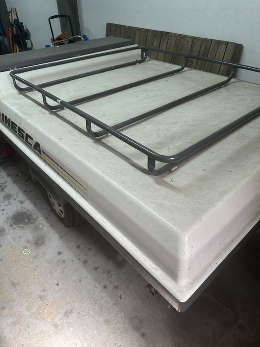 Atrelado Reboque de Carga Inesca Monaco com Grades de Tejadilho