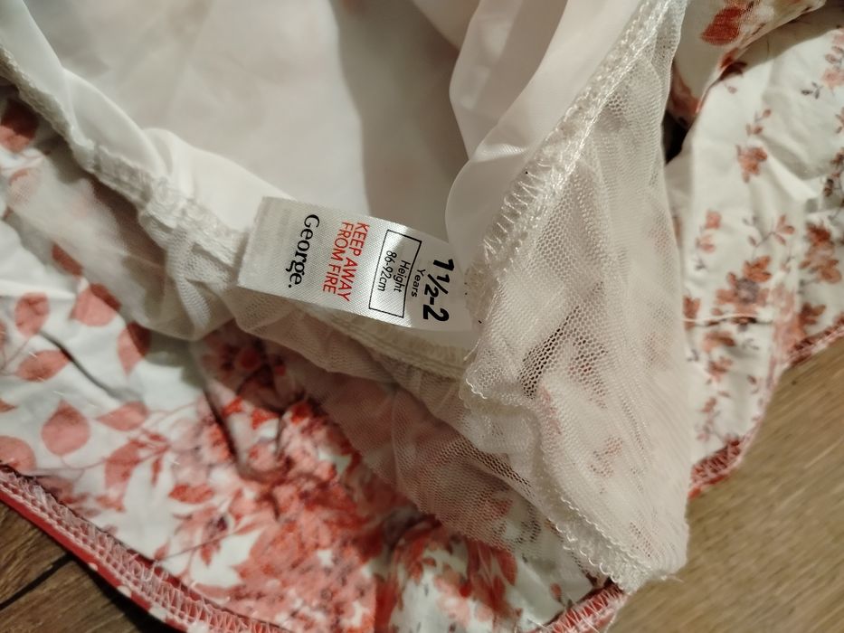 Sukienka letnia czerwone kwiaty 86 92