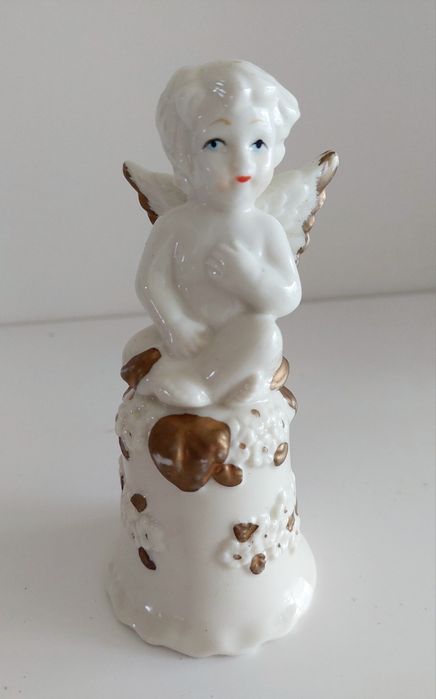 Biały aniołek świąteczny