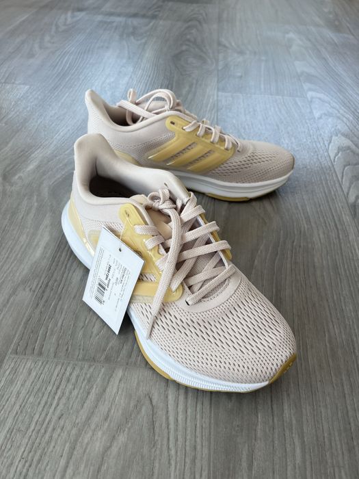 Жіночі кросівки для бігу Adidas Ultrabounce W