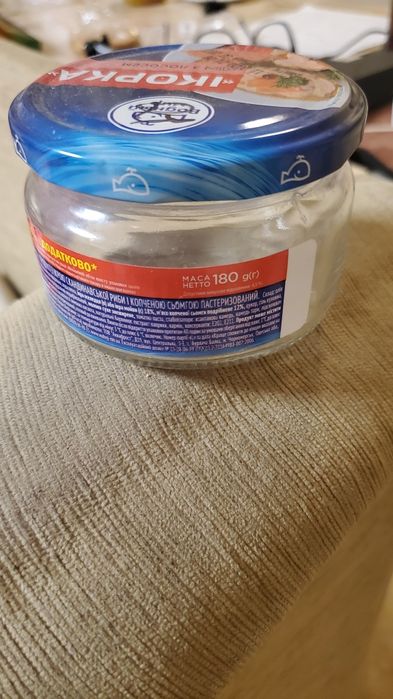 Банки ,бутылки крышками