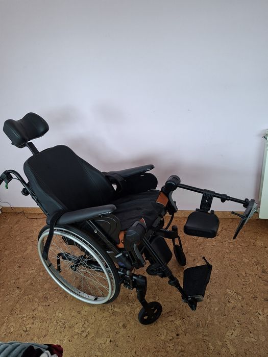 Cadeira de rodas articulada Rea Dahlia 30