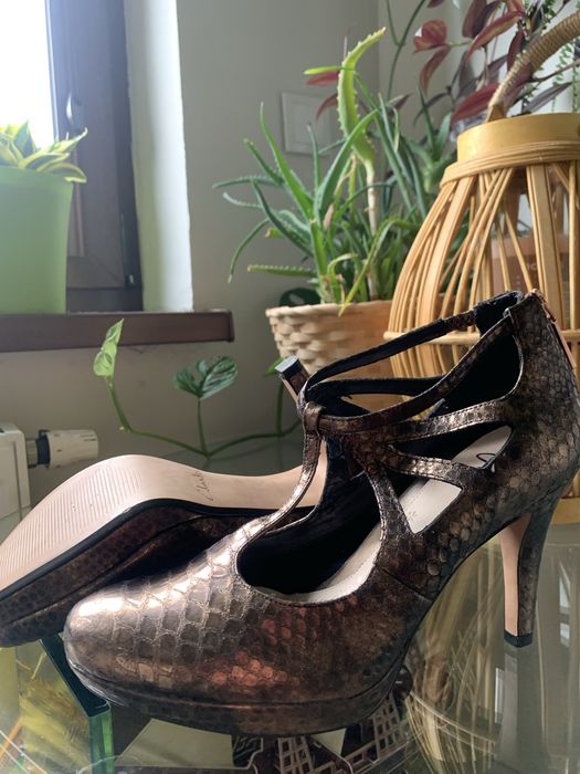 Buty na obcasie marki Clarks, rozmiar 39