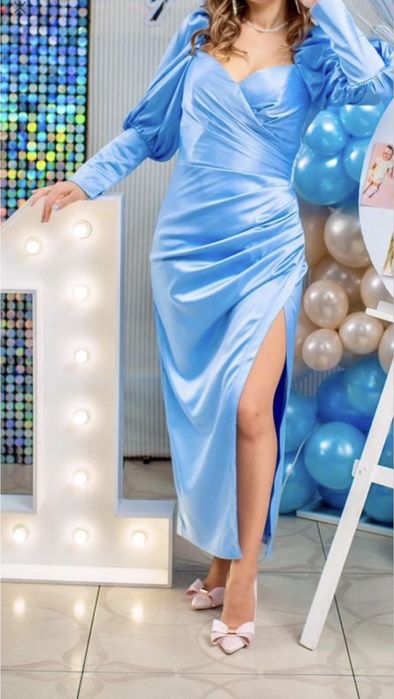 Вечірня жіноча сукня