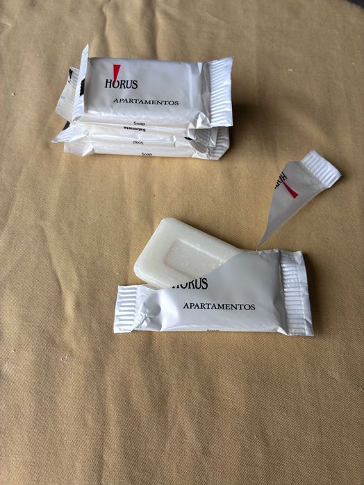 Sabonetes pequenos em saco individual de 15 cl - Qtd. 376 Und.