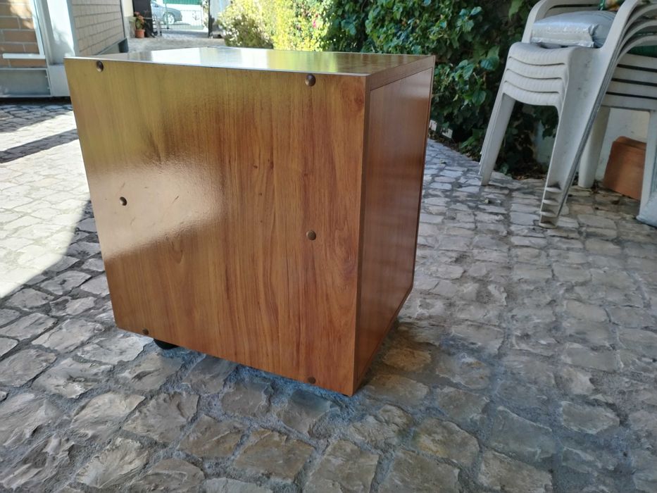 Armário de apoio a secretária
