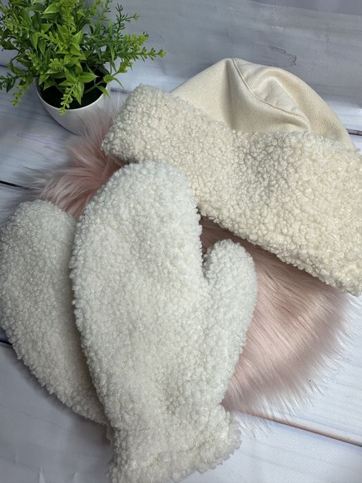 Жіноча шапка з рукавицями, шапка з вовни барашка Трендова Комплект