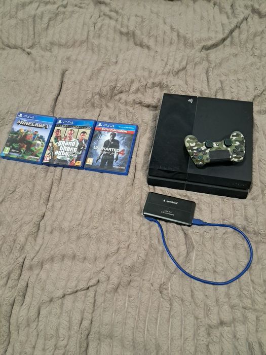 Продам PlayStation 4 Fat