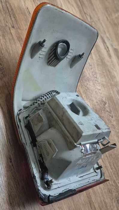 Lampa Lewa Tylna AUDI 80 B3 (86-91r.) SEDAN Oryginalna HELLA