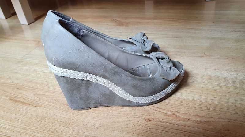 Oliwkowe koturny piękne koturny khaki lato wiosna hit