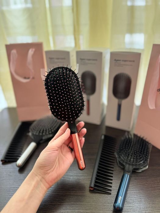 Подарункове пакування!Набір щіток Dyson 2 предемети , щітка та гребінь