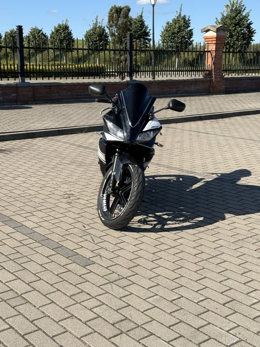 Yamaha yzf r125.