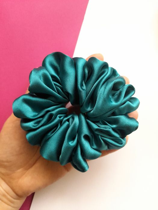 4 jedwabne scrunchie zielony turkus