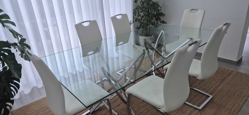 Mesa de vidro com 6 cadeiras