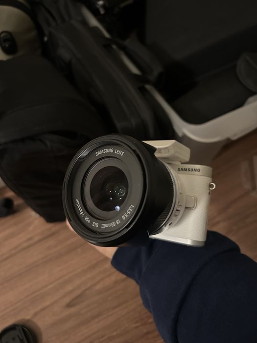 Aparat Samsung NX300 z obiektywem