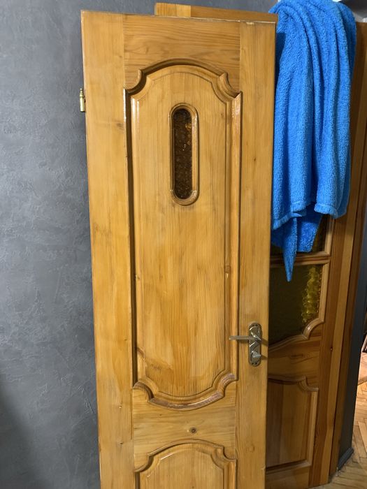 Двері деревяні в туале