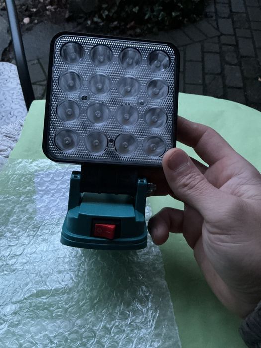 Прожекторна лампа робоча плюс павербанк на акумулятор makita електроін