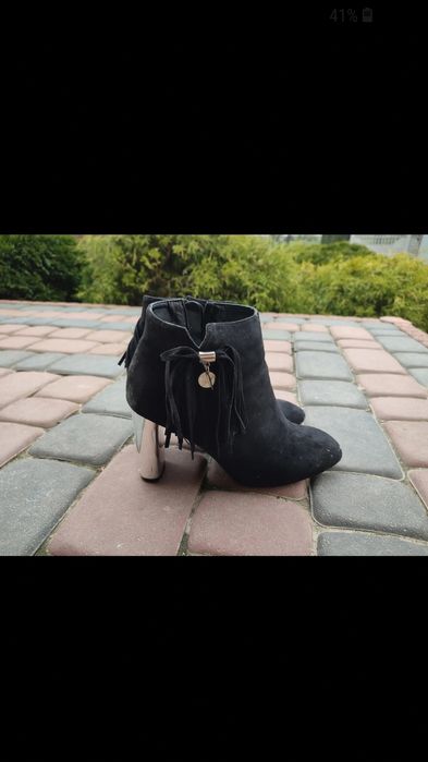 Botki czarne na słupku