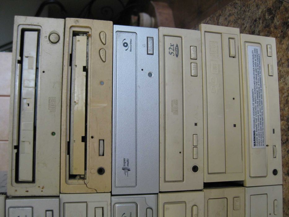 Продам оптичні приводи для ПК та ноутбуків.