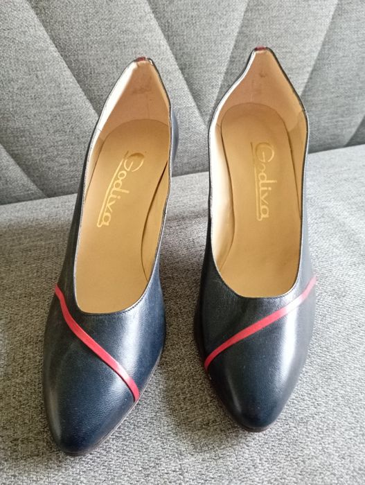 Sapatos de salto alto