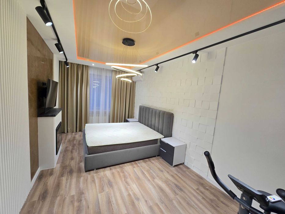 Продаж авторської 2-ї квартири у самому центрі міста, державні програми, ваучери